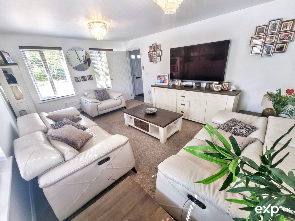Property photo 3 of 34