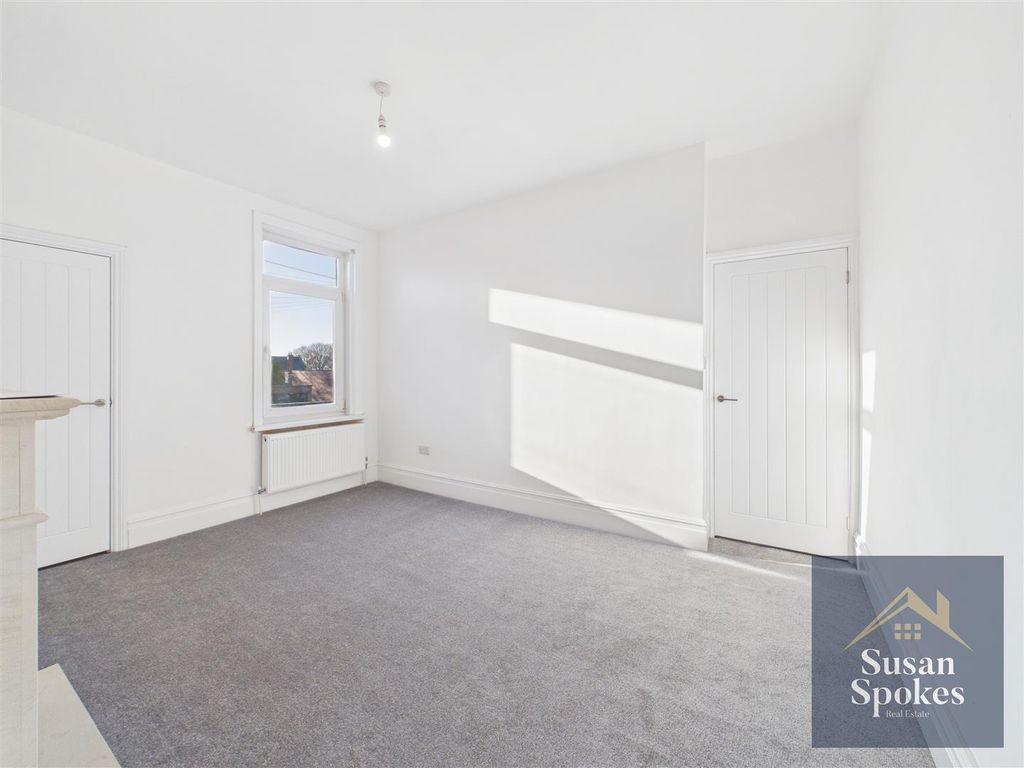 Property photo 3 of 25 Cam01858G0-Pr0231-Still007.Jpg