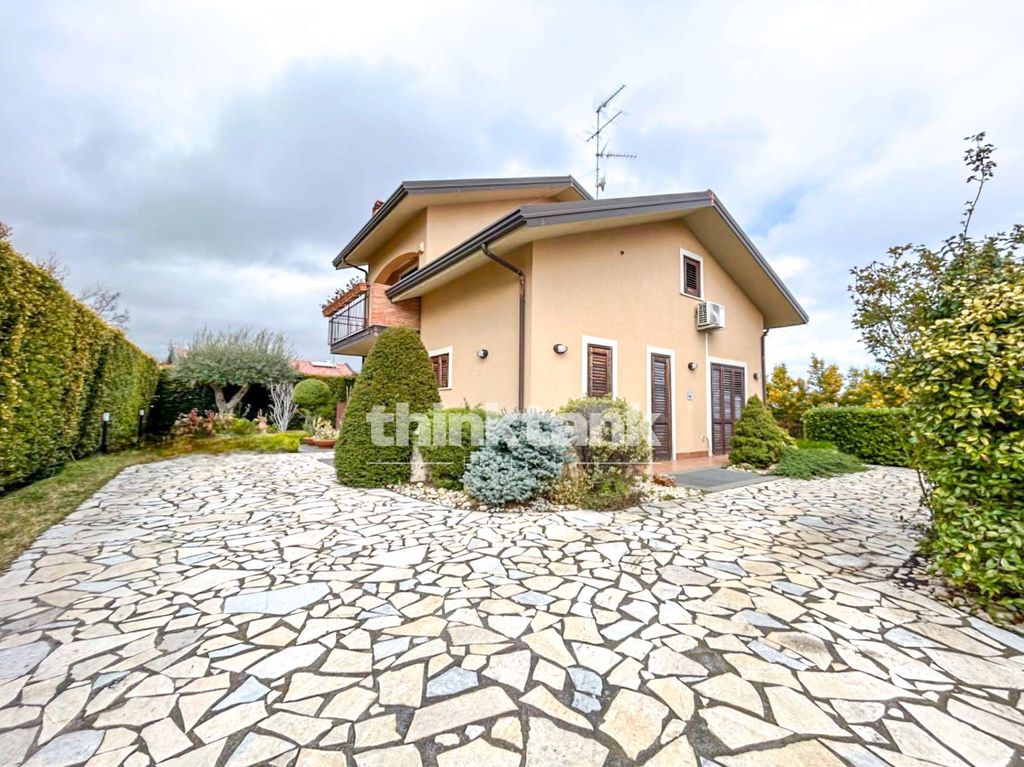 Property photo 1 of 41