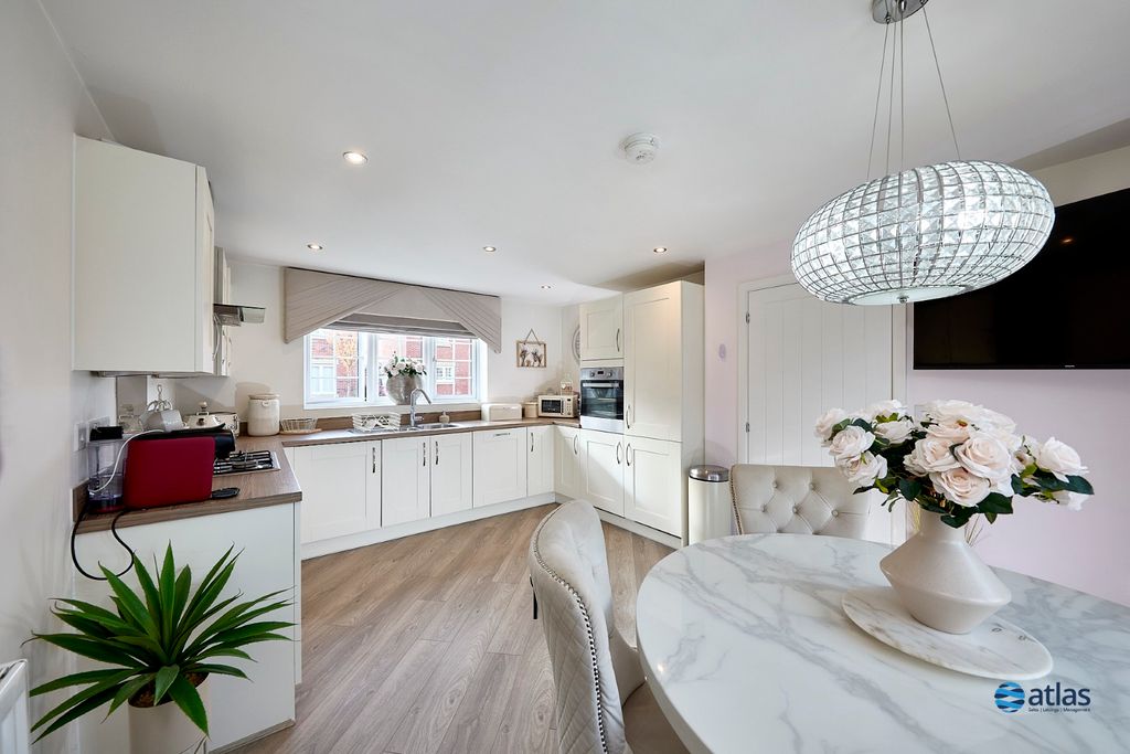 Property photo 2 of 20 Kitchen