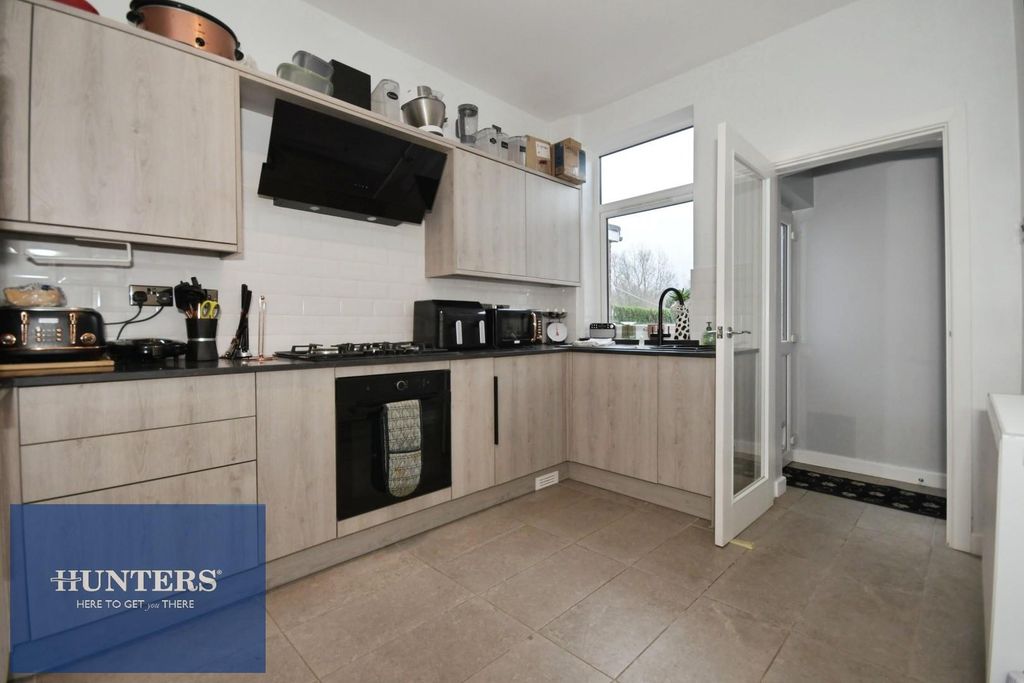 Property photo 3 of 14 Kitchen 02.Jpg