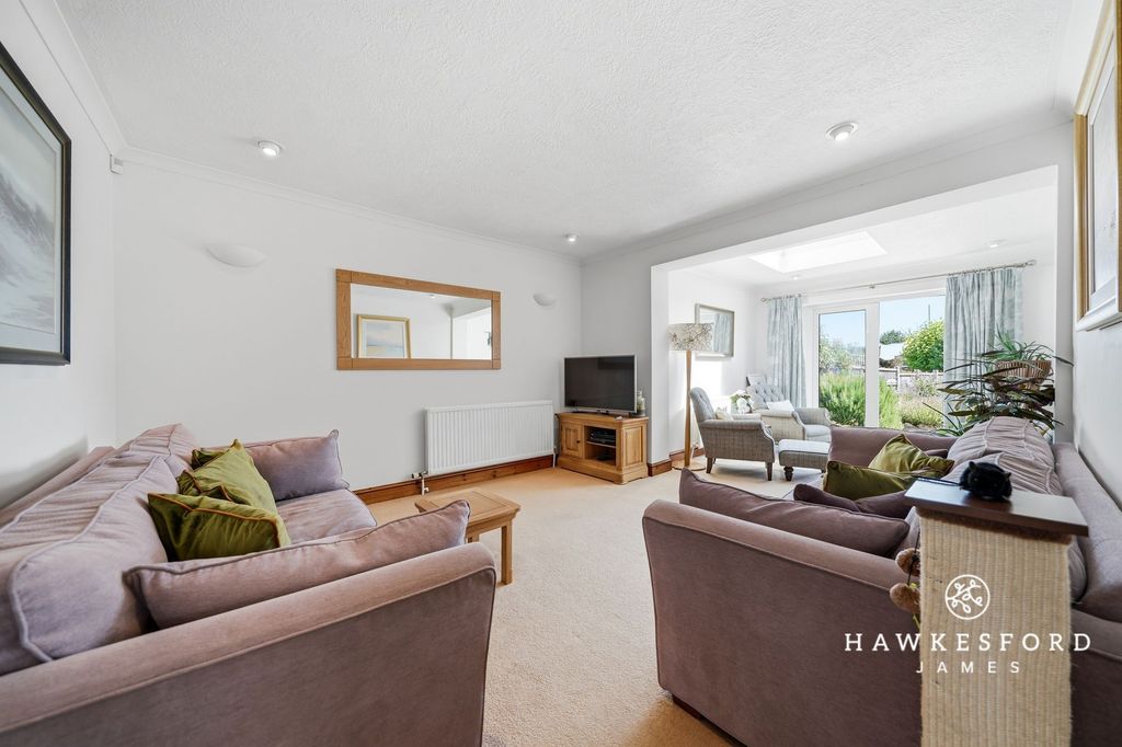 Property photo 2 of 22 Wises Lane, Sittingbourne - Living Room