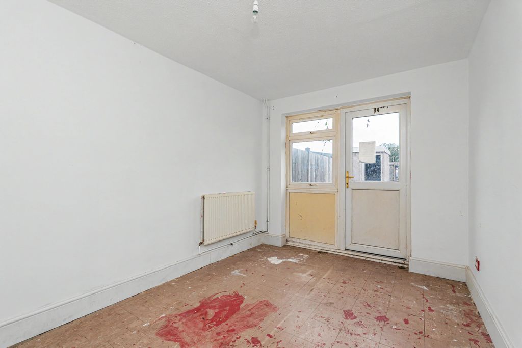 Property photo 2 of 12 23 Carnoustie, Bracknell, Rg12 8Zw