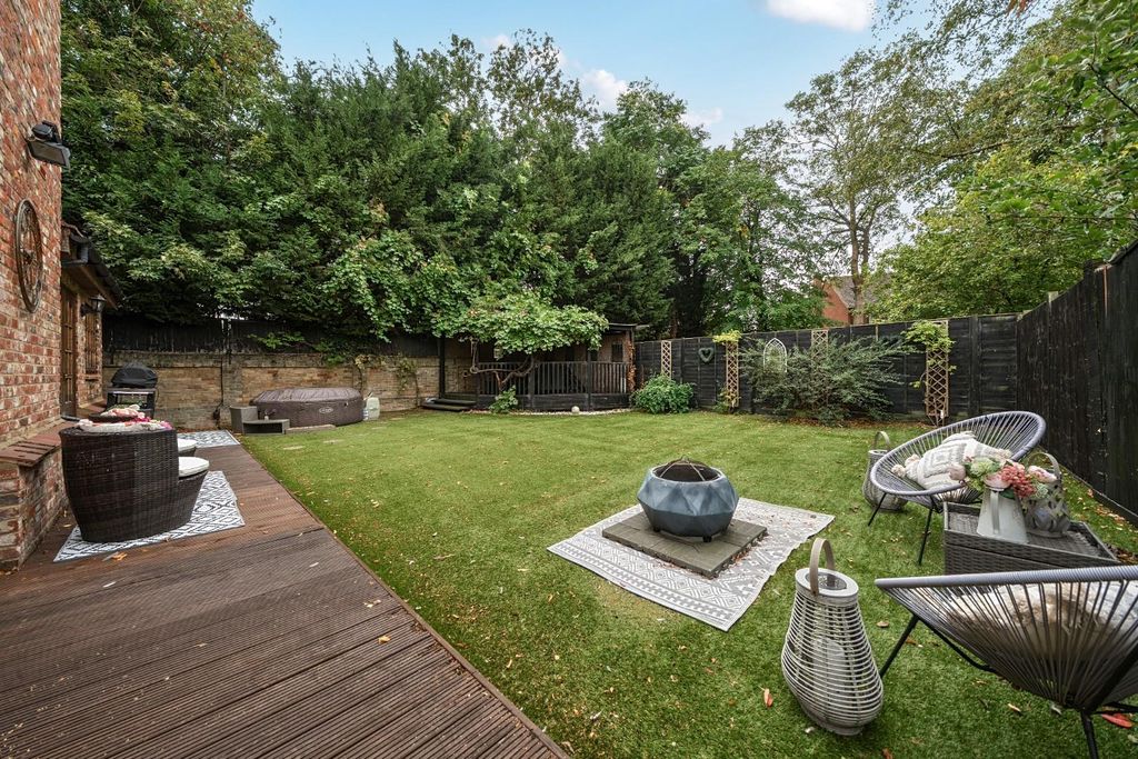 Property photo 2 of 35 1353684-7-68d3c7580Bb80.Jpg