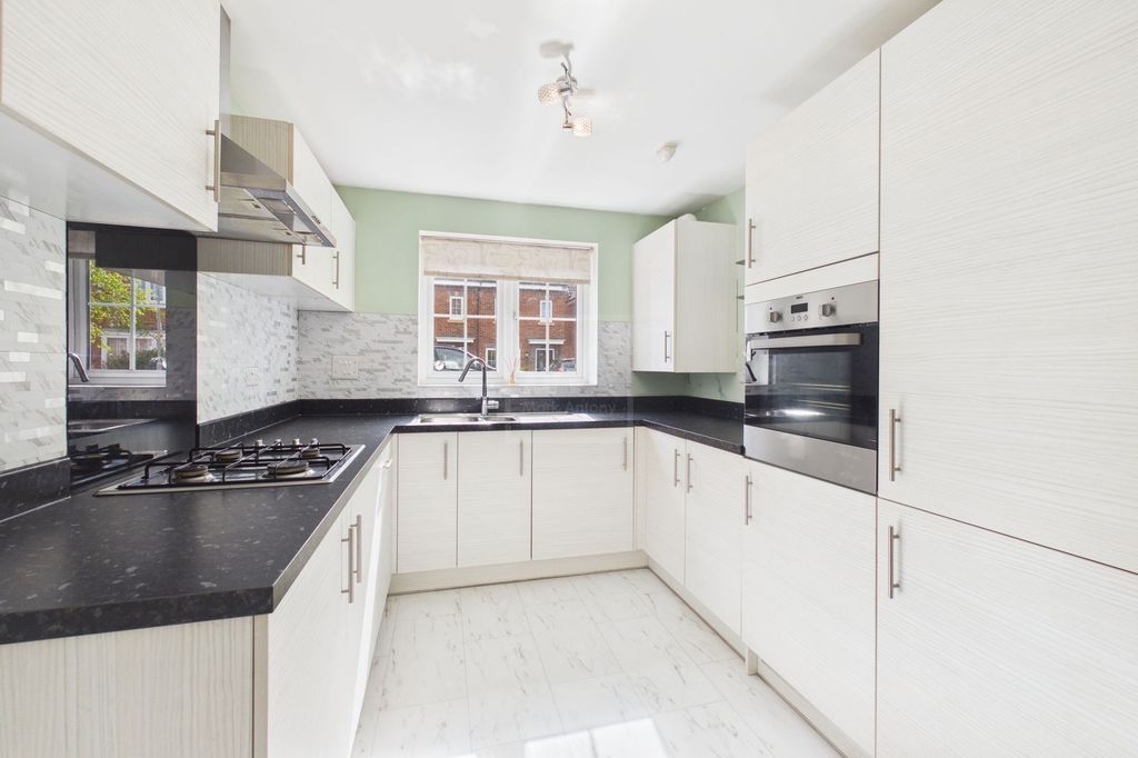 Property photo 3 of 19 Kitchen Diner