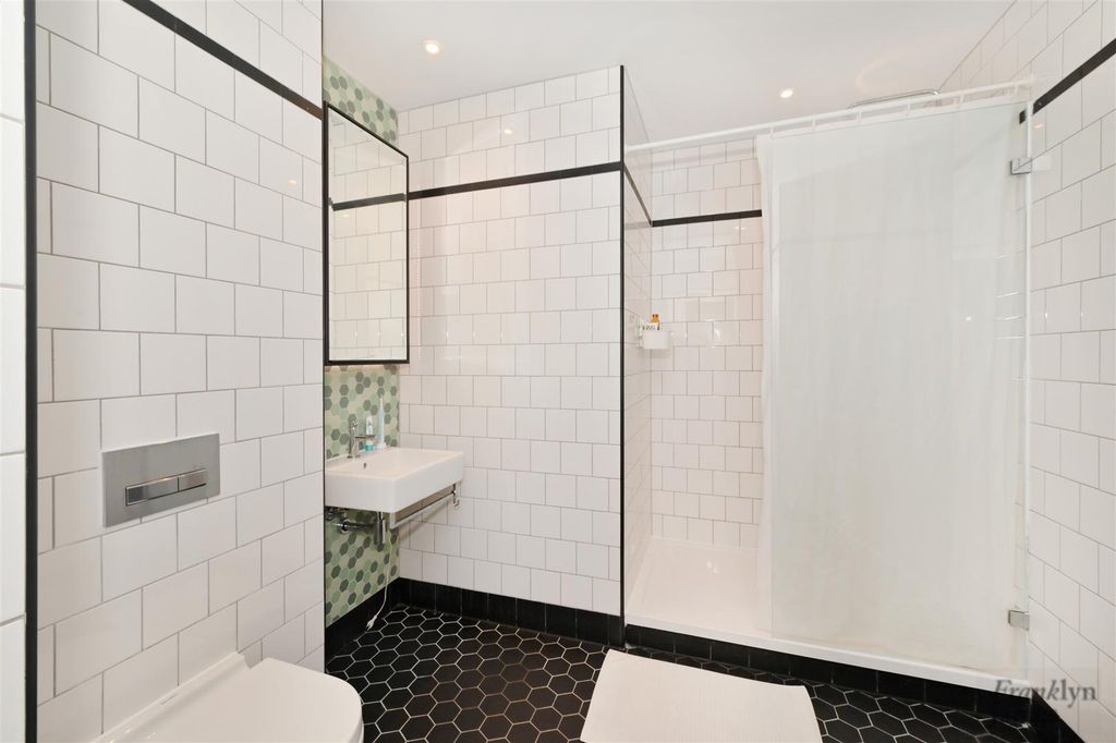 Property photo 3 of 9 Astell-House (7).Jpg