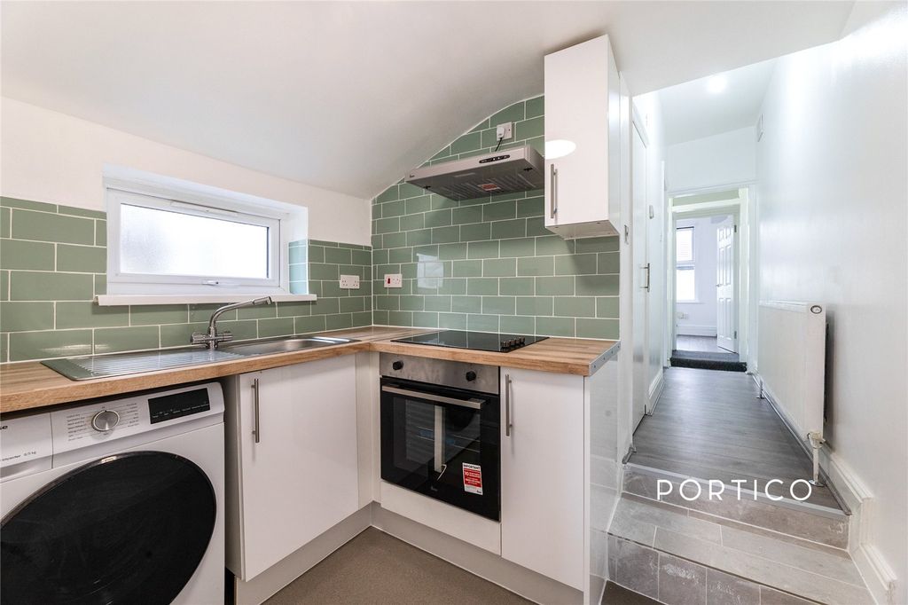 Property photo 3 of 11 Picture No. 02