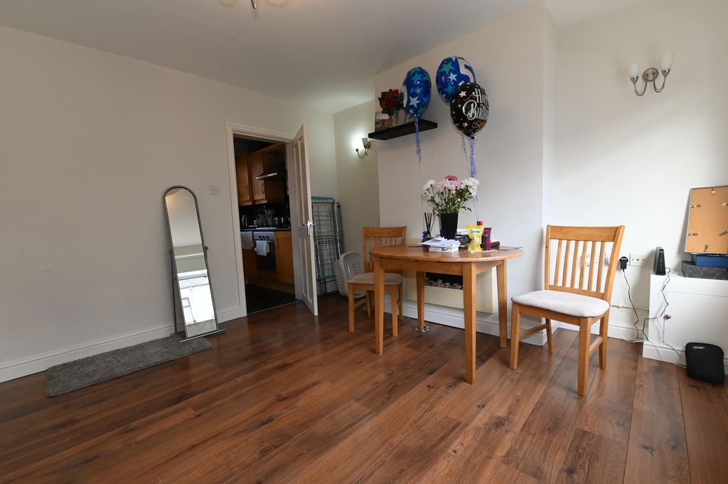 Property photo 2 of 13 Photo 8