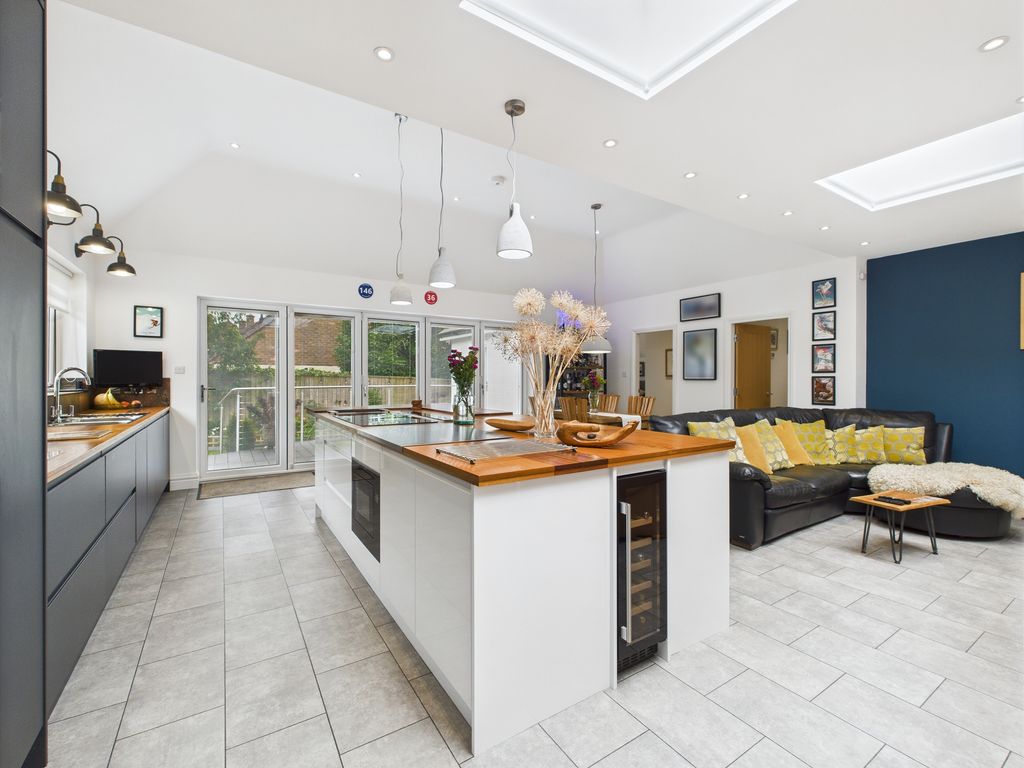 Property photo 2 of 32