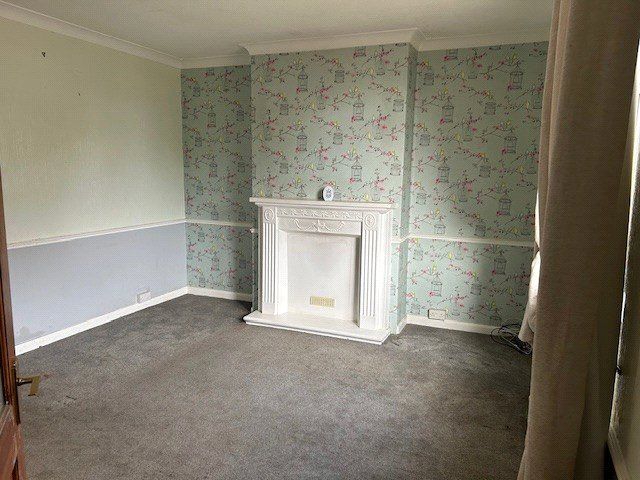 Property photo 3 of 12 Lounge