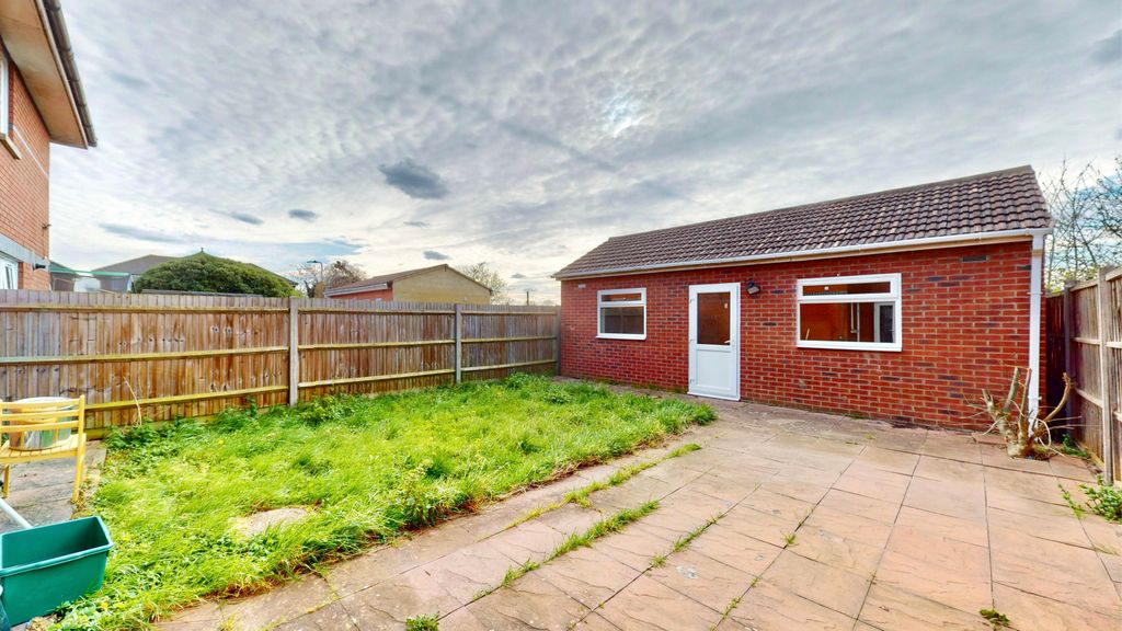 Property photo 3 of 23 Picture No. 24