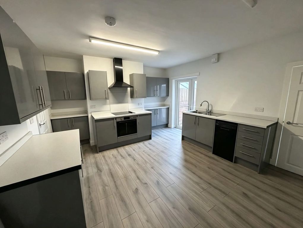 Property photo 2 of 19 Kitchen