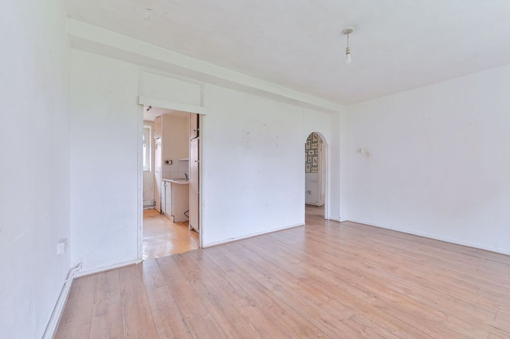 Property photo 3 of 9