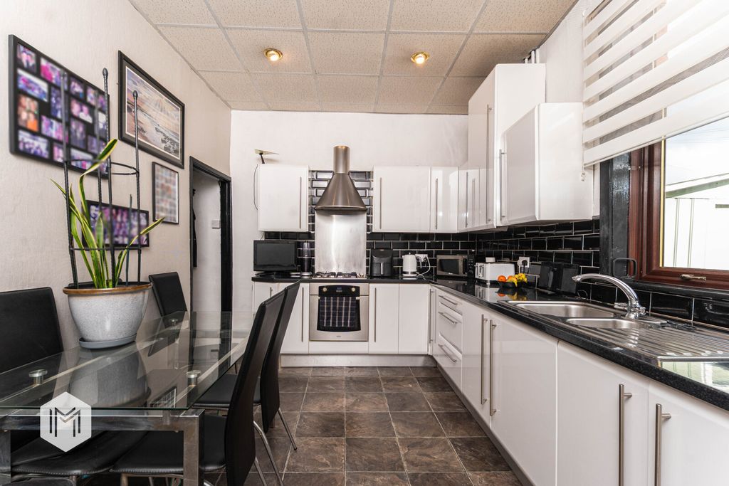 Property photo 3 of 17 Picture No. 10