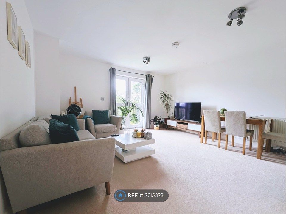 Property photo 1 of 13 Living Room