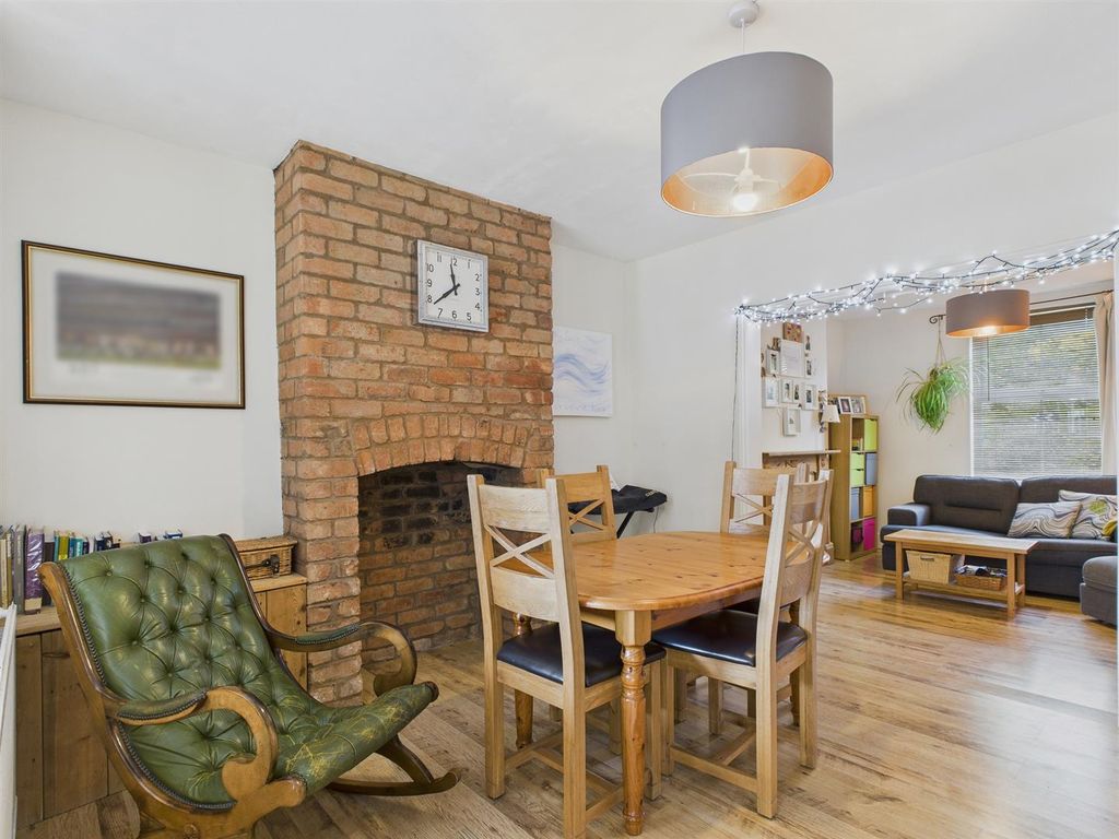 Property photo 3 of 30 Cam03972G0-Pr0163-Still010.Jpg