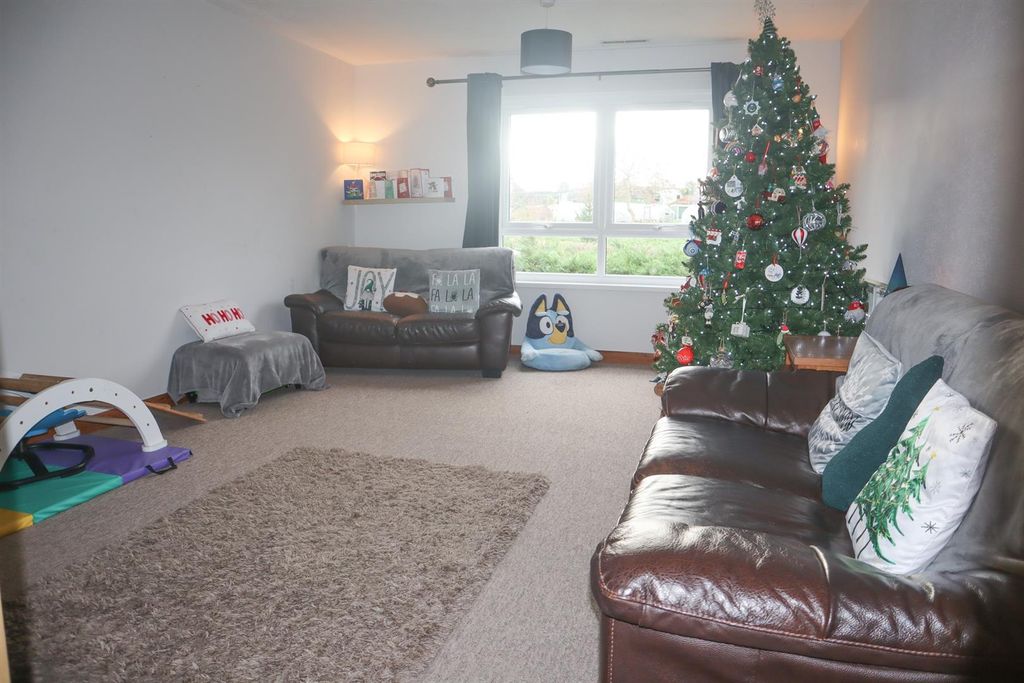 Property photo 2 of 10 Sitting Room