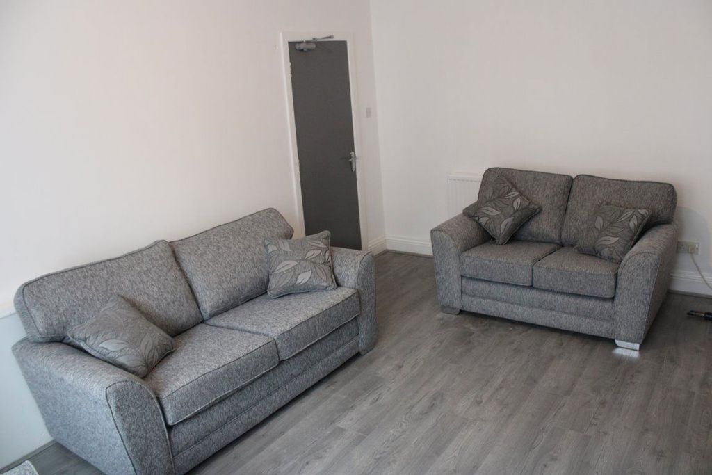 Property photo 3 of 27