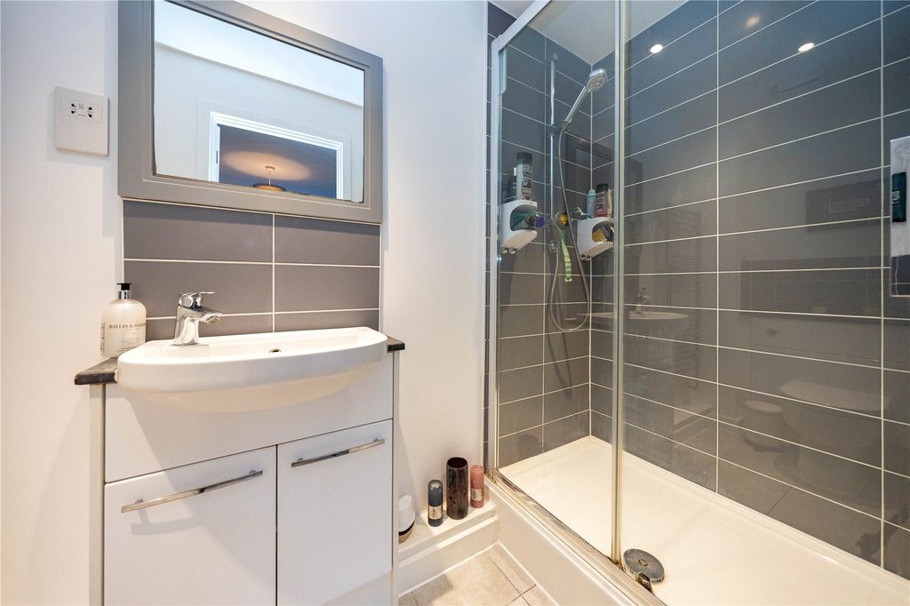 Property photo 3 of 18 En Suite