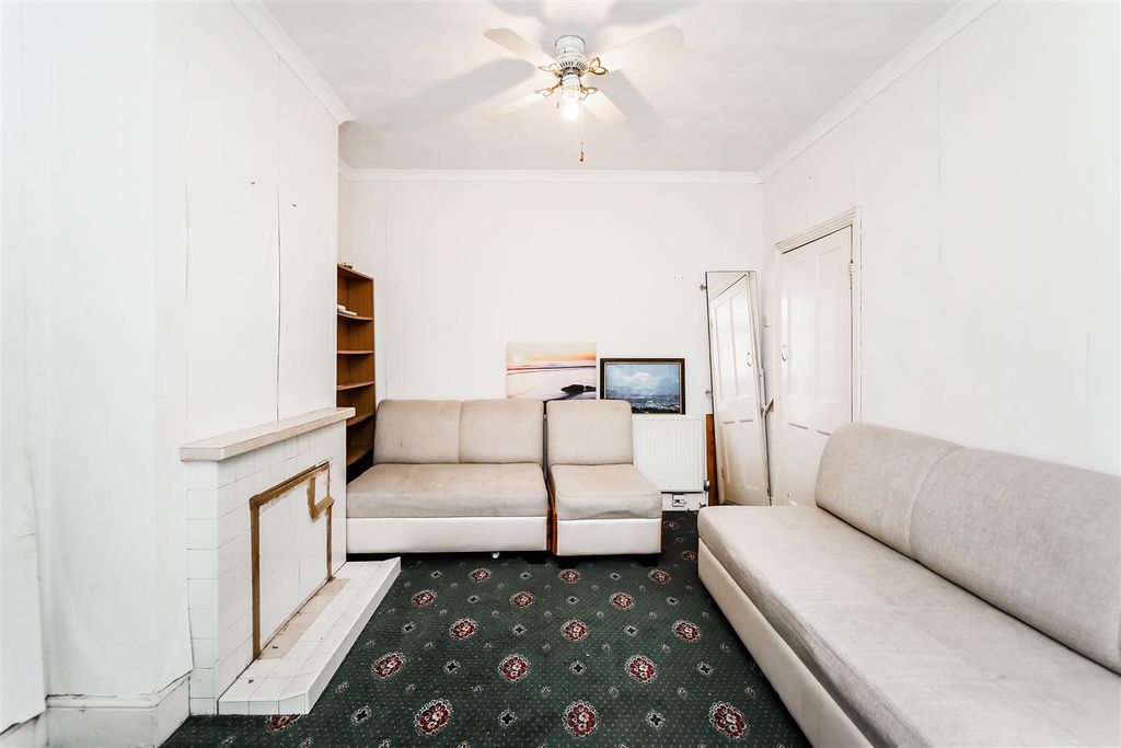 Property photo 2 of 15 60 Bloxhall Road-10.Jpg