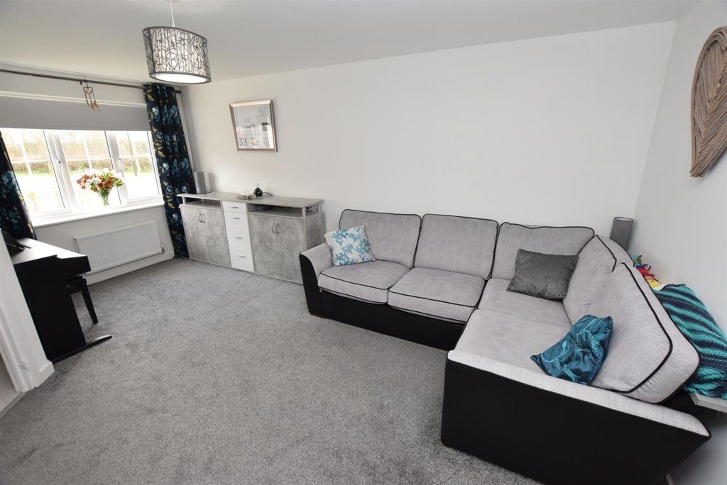 Property photo 3 of 13 4793752