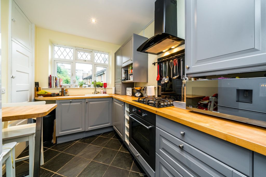 Property photo 2 of 13