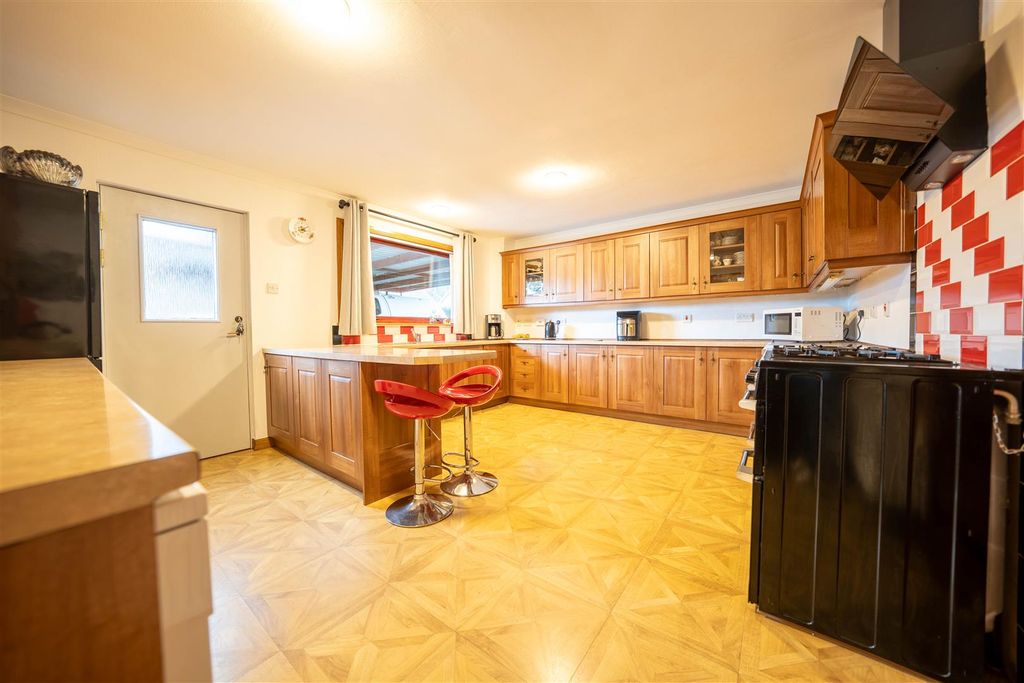 Property photo 3 of 55 Dsc04622-Hdr.Jpg