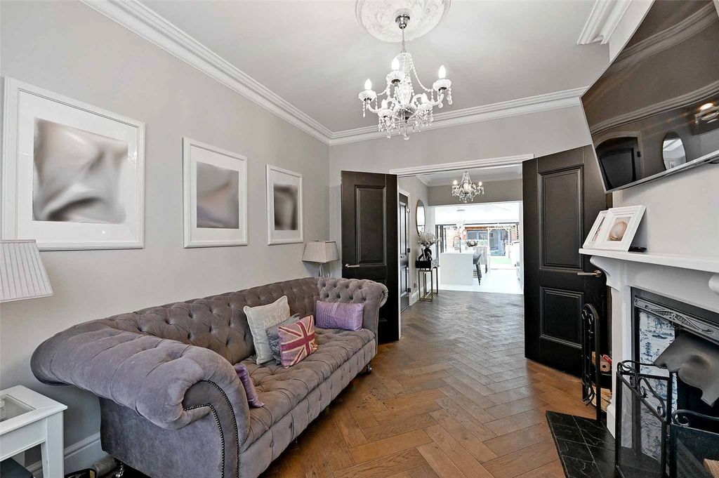 Property photo 3 of 18 Sitting Room