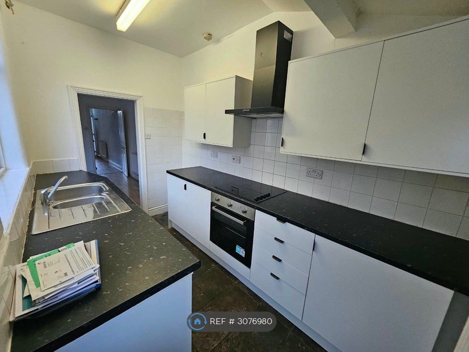 Property photo 3 of 7 Kitchen
