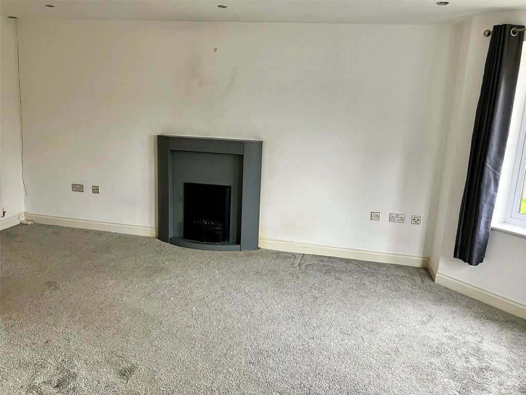 Property photo 3 of 11 Lounge