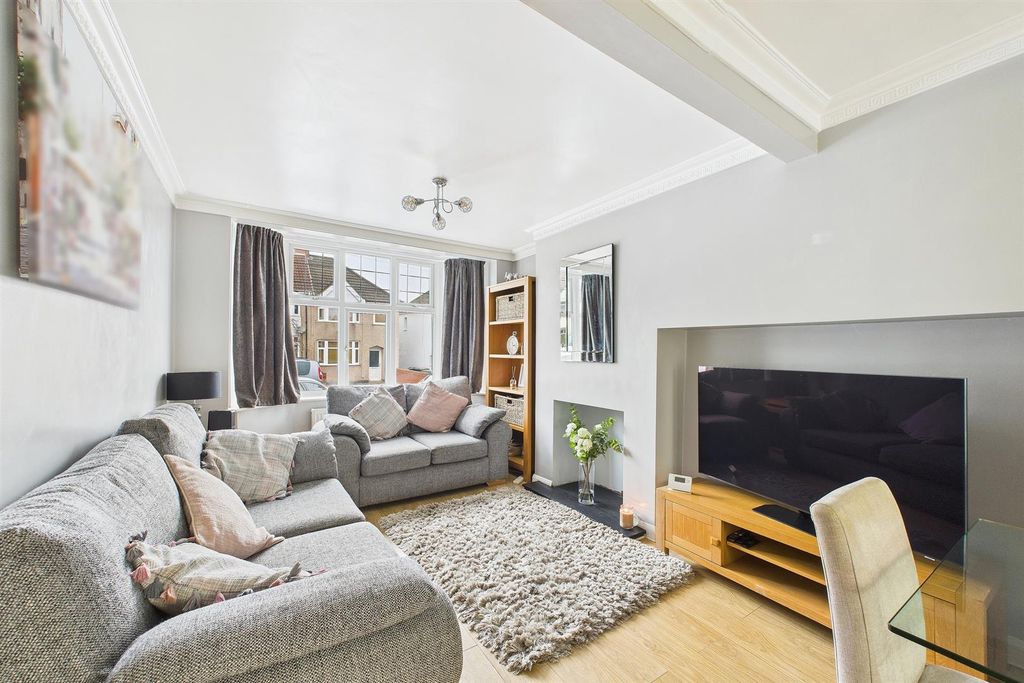 Property photo 3 of 16 Cam03736G0-Pr0215-Still012.Jpg