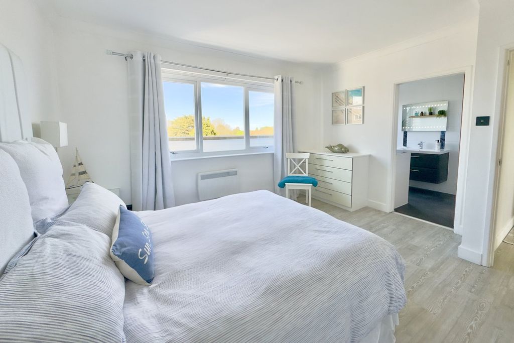 Additional image 13 of 3 bed flat for salePenthouse, West Cliff Road, West Cliff, Bournemouth BH4