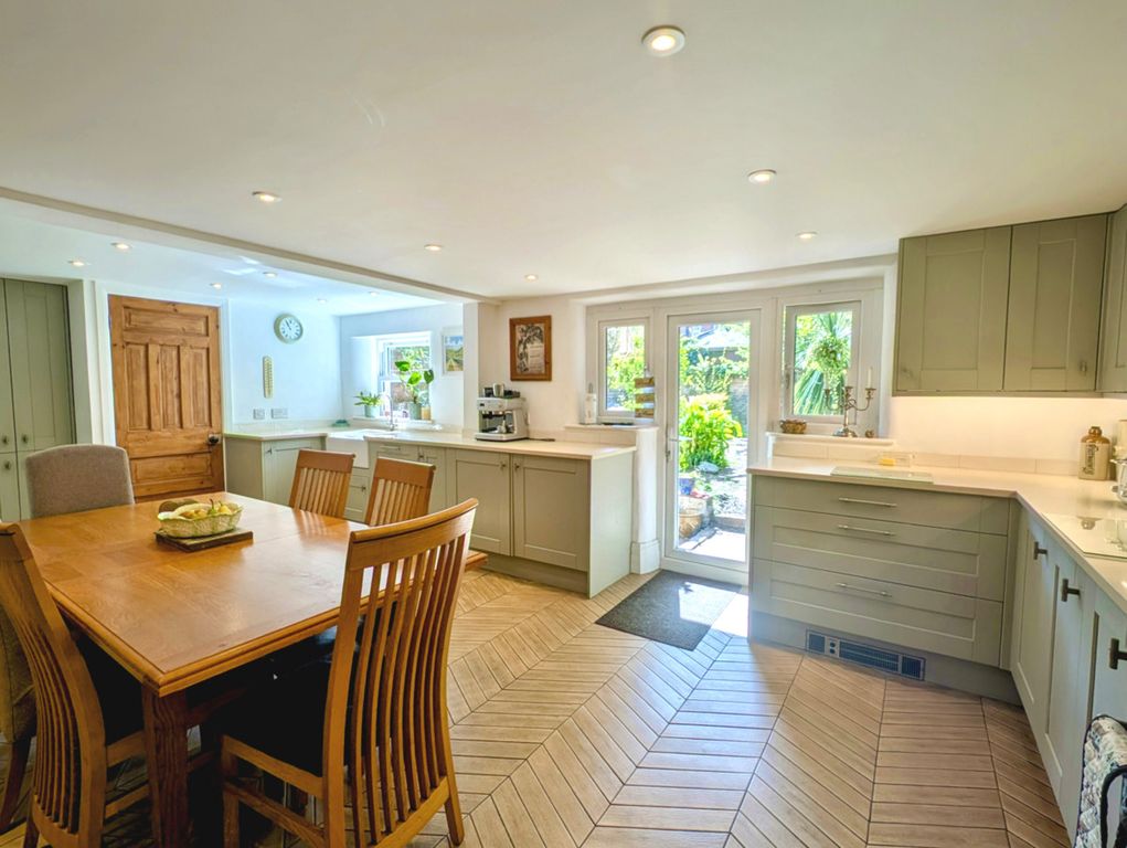 Property photo 2 of 39
