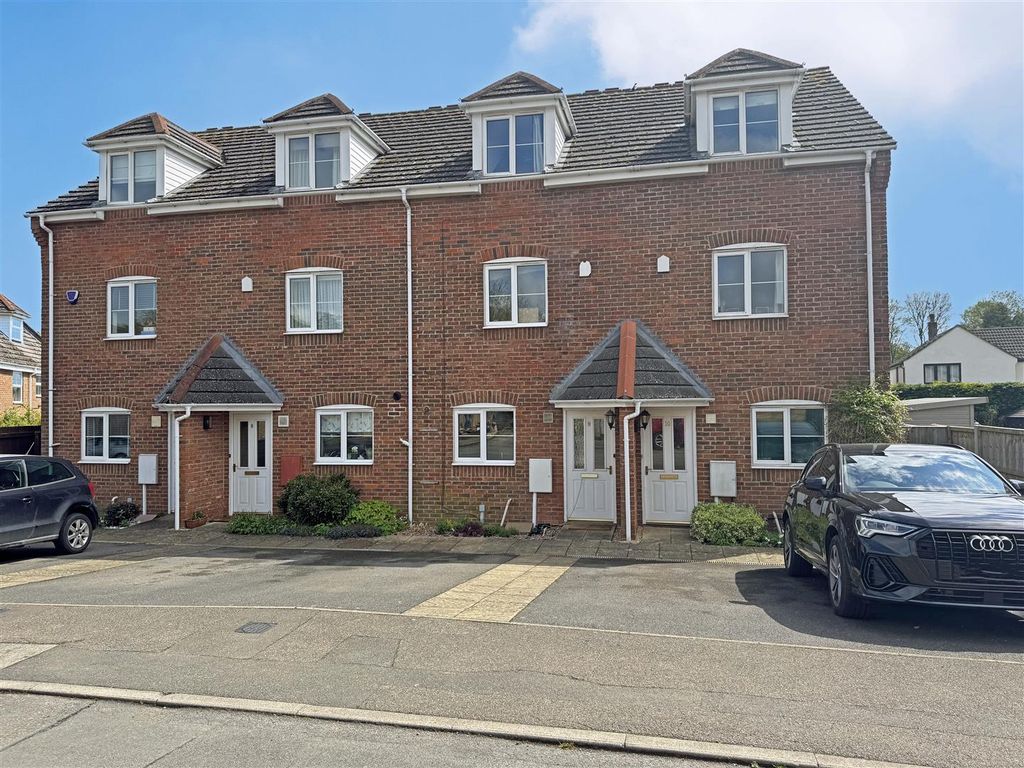 Property photo 1 of 11 The Courtyard, Stamford