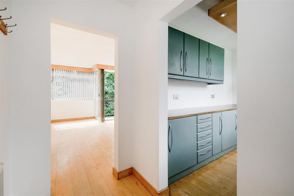 Property photo 1 of 17 12 River Court,-1.Jpg