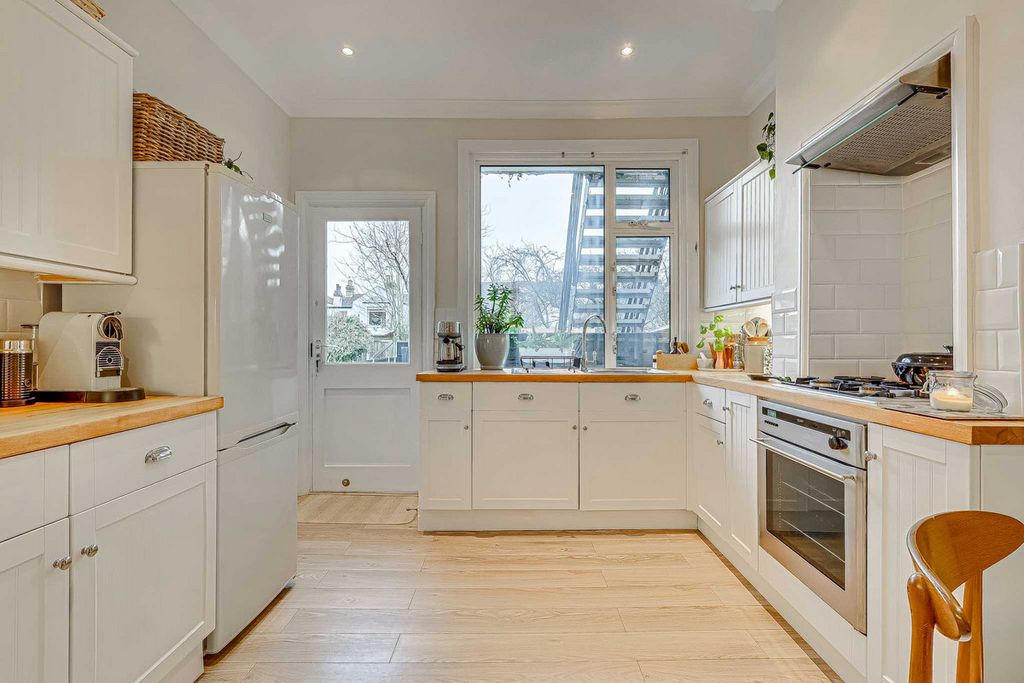 Property photo 3 of 27