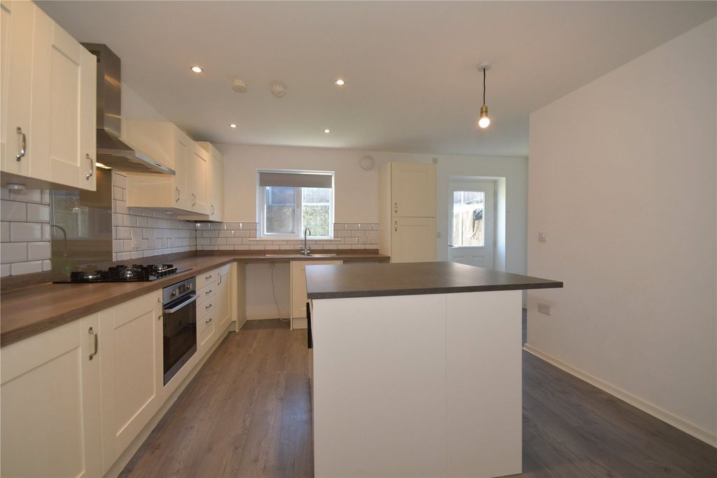 Property photo 3 of 18 Picture No. 27