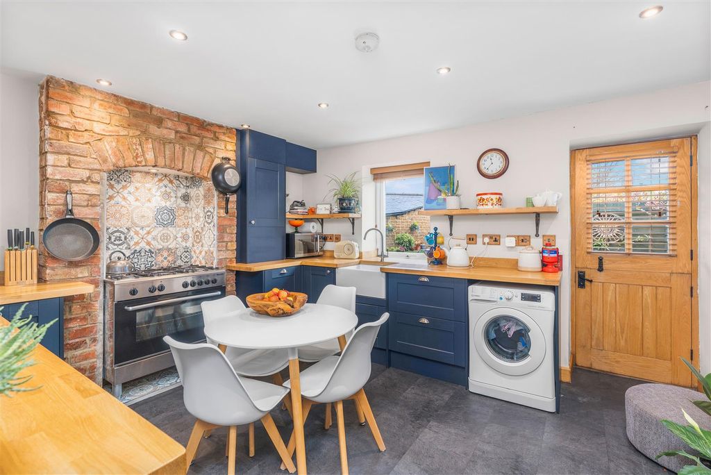 Property photo 3 of 14 34 Queens Street, Middleton Cheney-6.Jpg