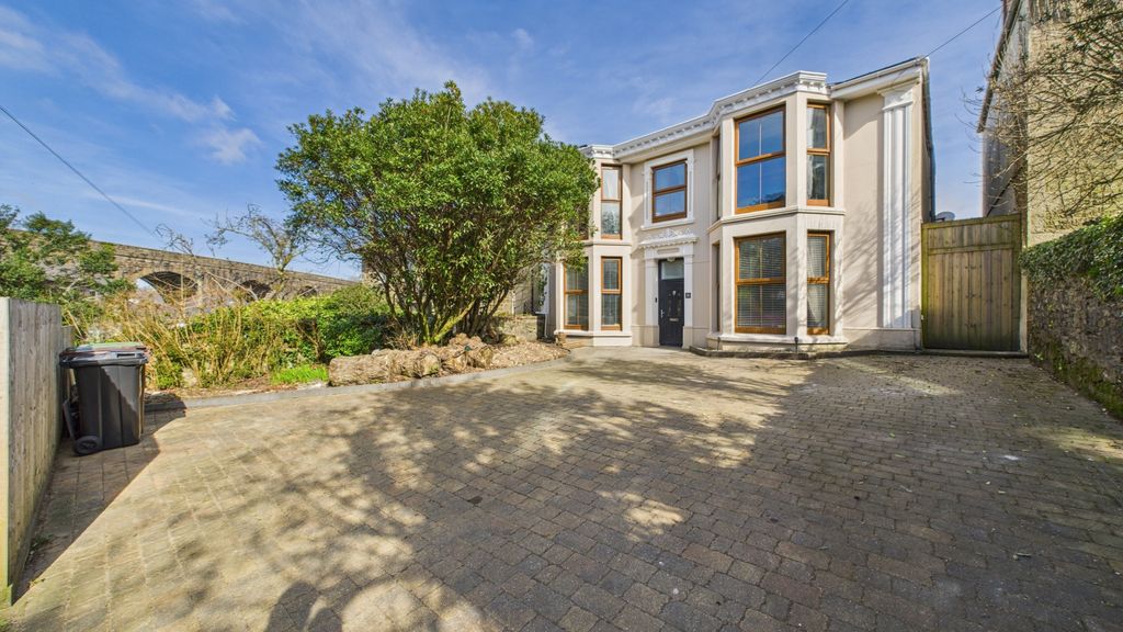 Property photo 1 of 25 4Â Bedroom Detached House For Sale