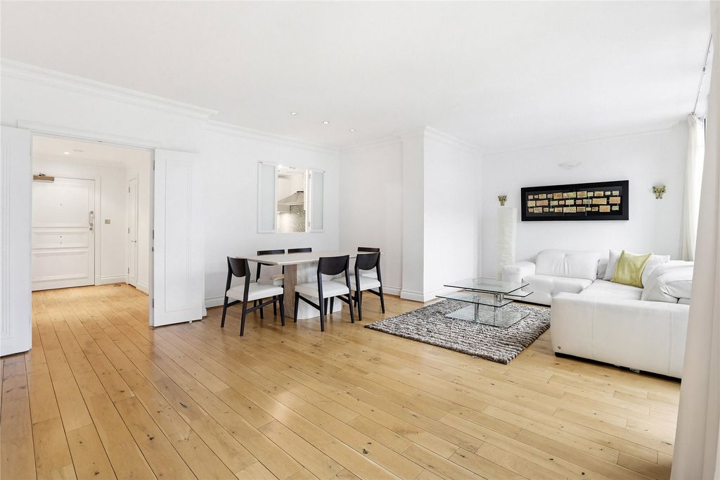 Property photo 2 of 16 St Johns Building