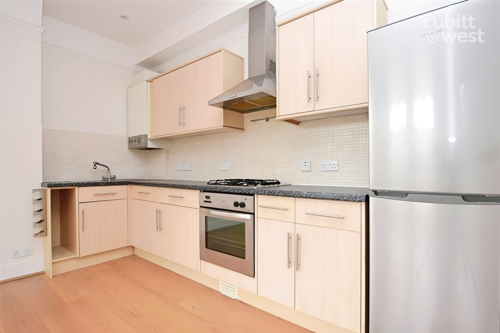 Property photo 3 of 11 3Cf681d7-9