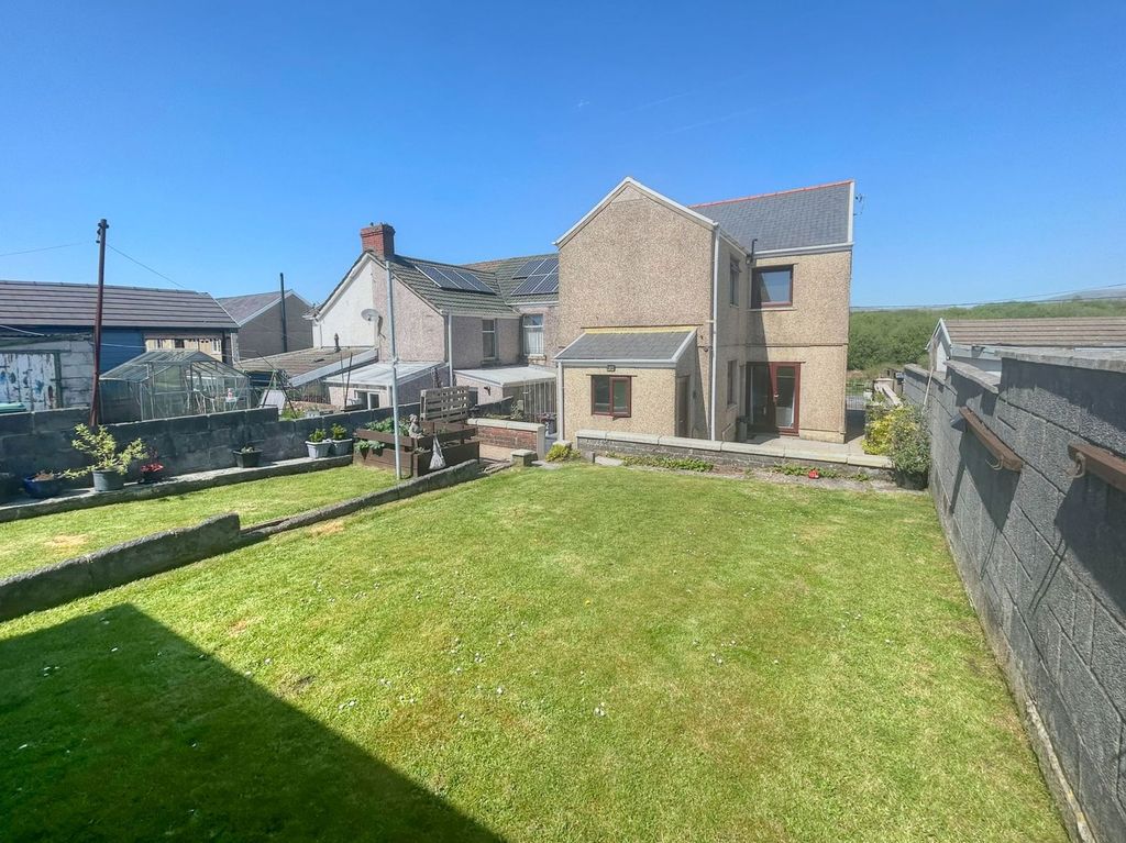Property photo 2 of 32