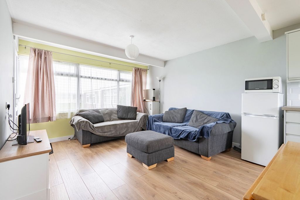 Property photo 3 of 12