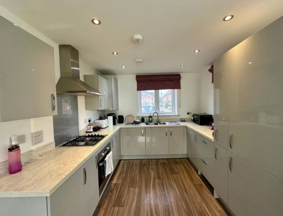 Property photo 2 of 10 Kitchen