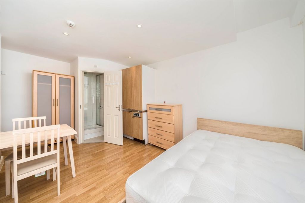 Property photo 3 of 4