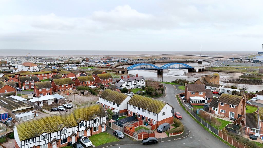 Property photo 2 of 19