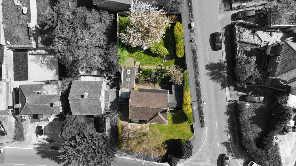 Property photo 2 of 28