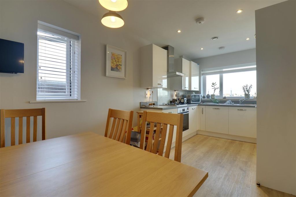 Property photo 3 of 18 Kitchen/Diner