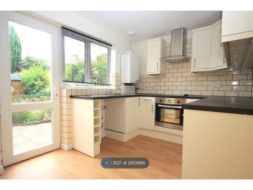 Property photo 2 of 10 Kitchen