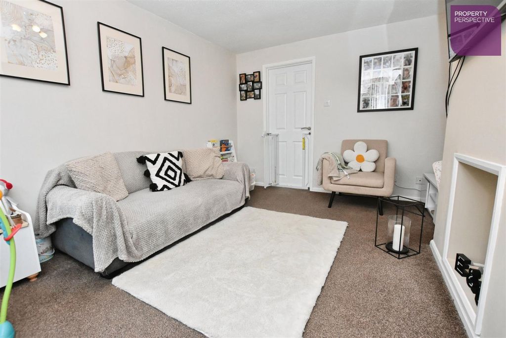 Property photo 3 of 14 Lounge